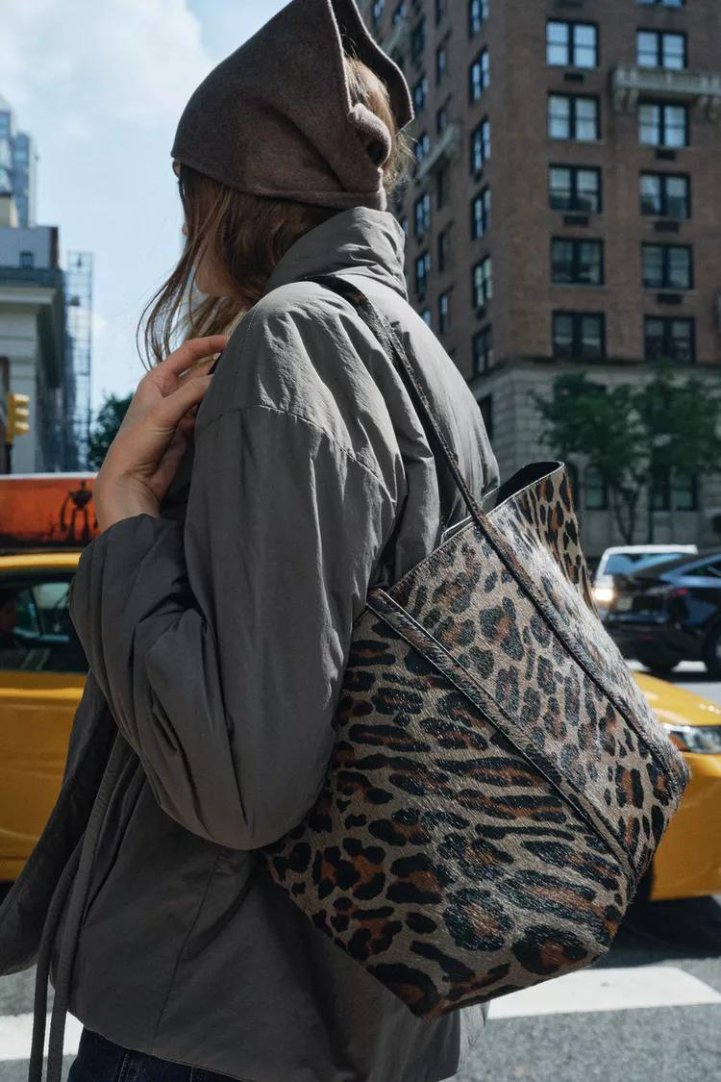 NB25-P21 Tote Bag (leopard-print) product photo