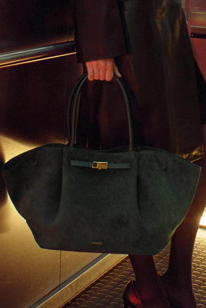 NB25-P44 Tote Bag (suede) product photo