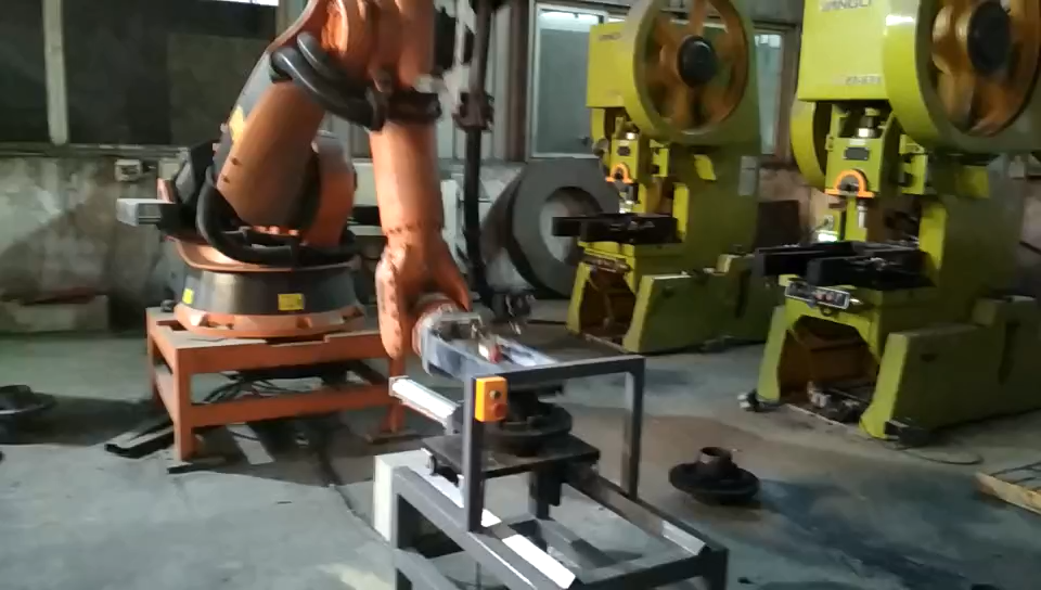 Press and Machine-Tending Robot Application catalog reference